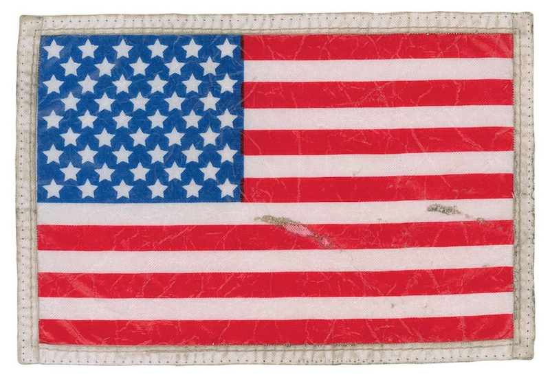 Illustration for article titled Fantastic Space Memorabilia Collection Auctioned for Nearly $700,000